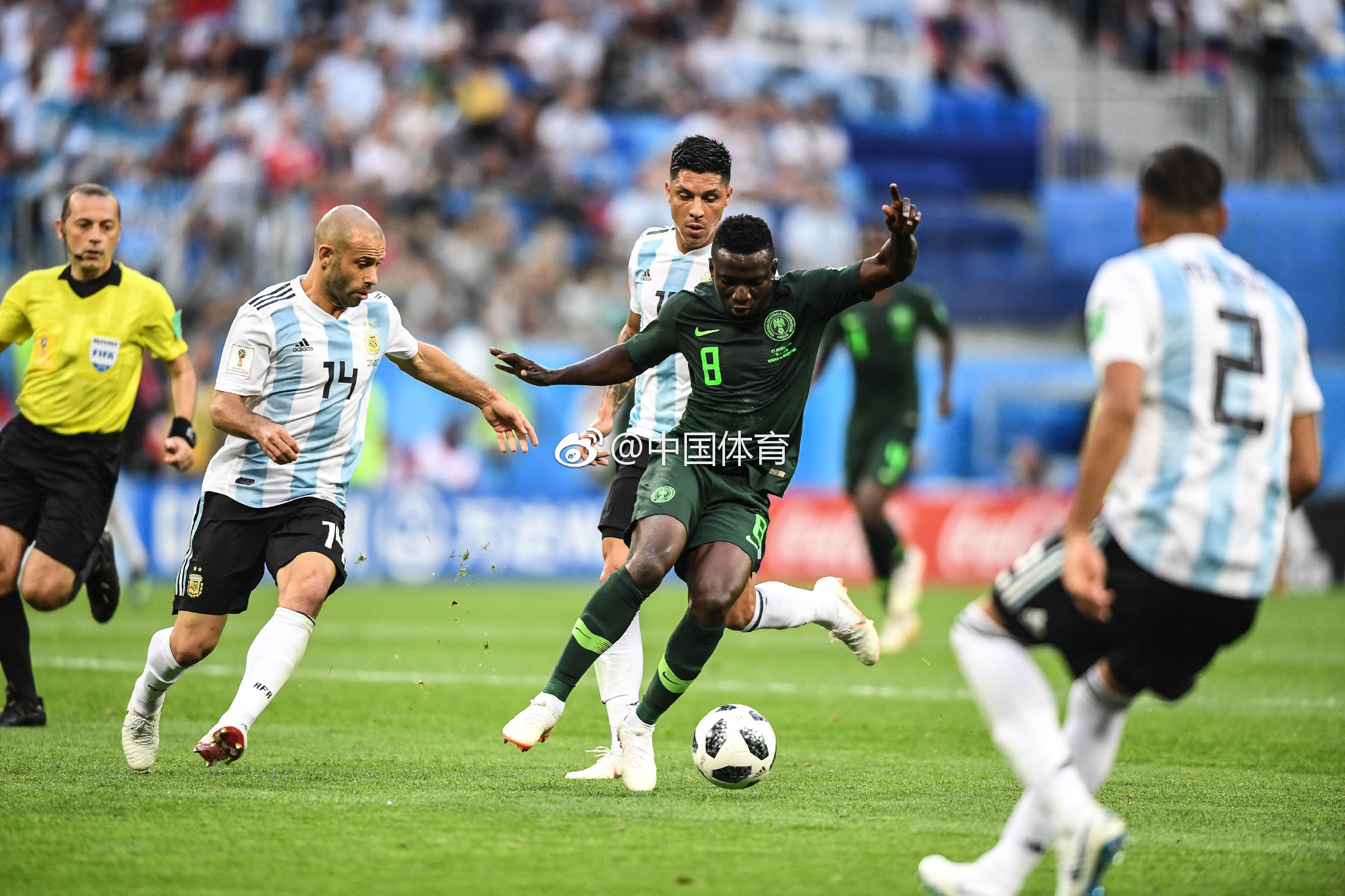  大奖赛巅峰对决！东城独角兽队惊险晋级西城鲨队队，射击赛场再起波澜；重拾自信的夜晚