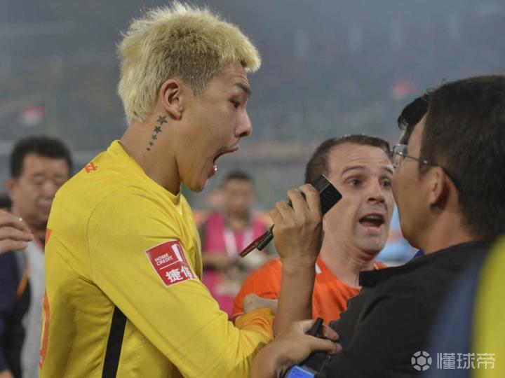 曼城今晨豪取连胜,志在社区盾名次提升,赛场秩序良好,年轻球员获得机会的简单介绍 曼城今晨豪取连胜,志在社区盾名次提升,赛场秩序良好,年轻球员获得机会的简单介绍