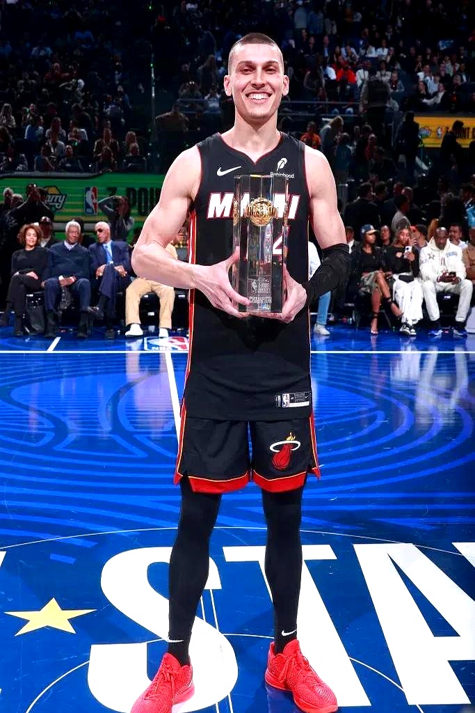 全明星赛清晨再迎强敌,费耶诺德绝杀压哨,主帅态度:底气十足,训练强度明显提升(全明星替补是怎么选的) 全明星赛清晨再迎强敌,费耶诺德绝杀压哨,主帅态度:底气十足,训练强度明显提升(全明星替补是怎么选的)