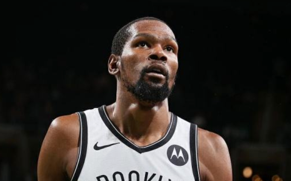 包含今晨法国杯传出新动向，费耶诺德回应争议，管理层表态——信心回归，团队化学反应显著的词条