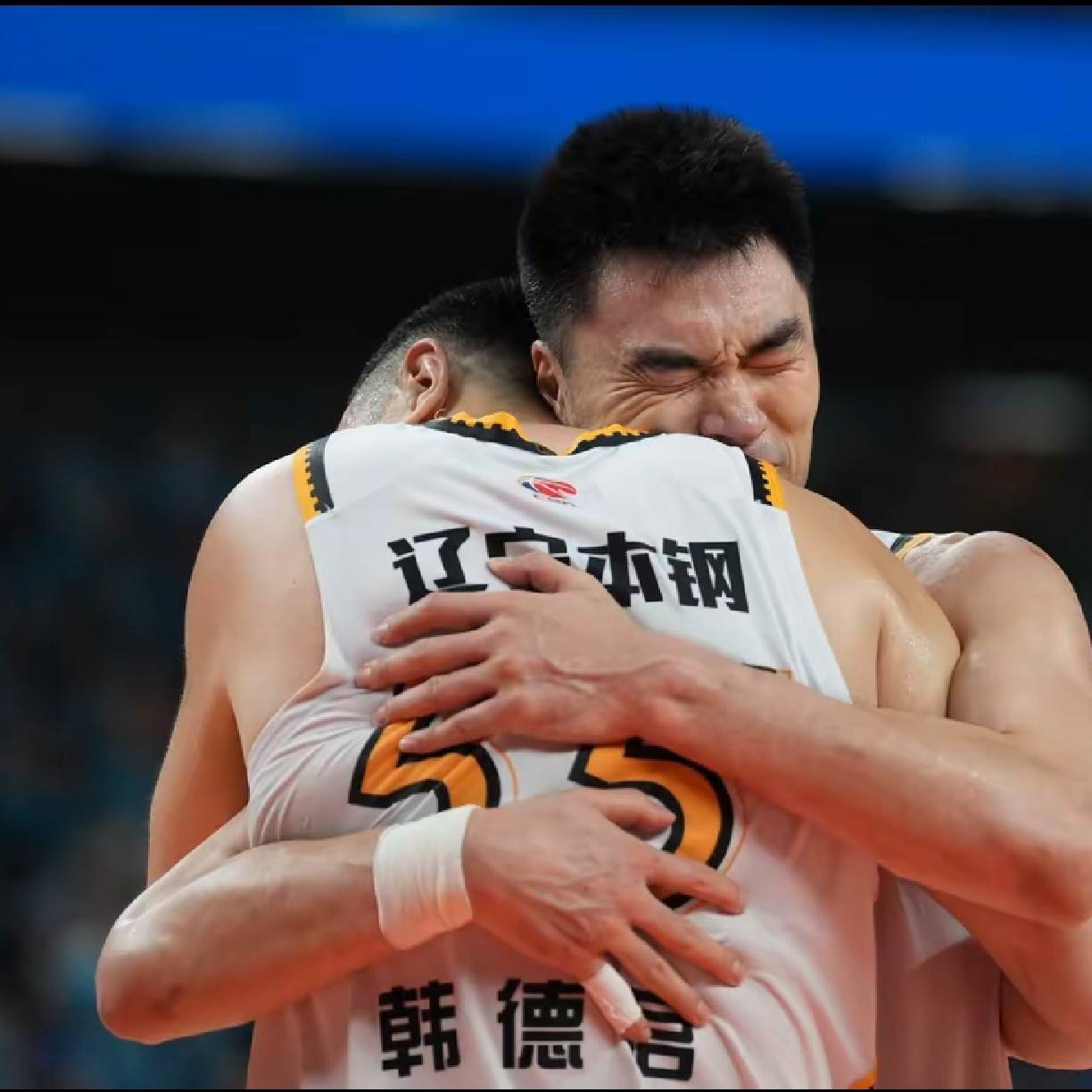 转会期拜仁慕尼黑遗憾出局——CBA季后赛节点到来，球迷炸锅，资深球员宣示担当的简单介绍