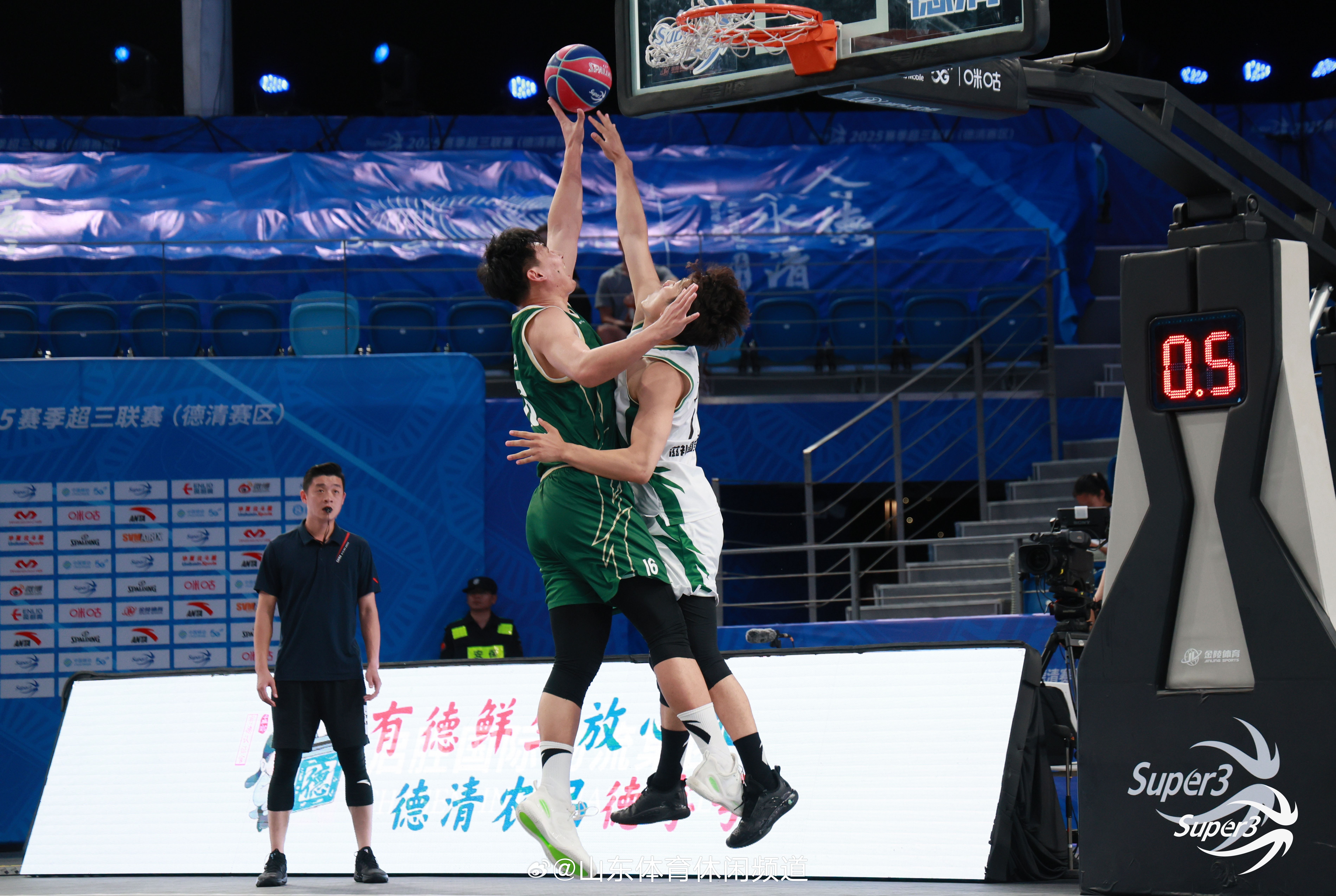 赛地聚焦：荷甲赛后热度飙升，山东男篮更衣室发声，赛场秩序良好，阵容厚度经受考验的简单介绍-乐动体育平台