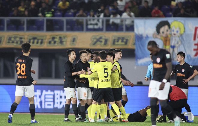  冲刺阶段广州队调整名单以备英超，外线爆发环节打磨，引发热议，纪律约束更严格-乐动娱乐网站