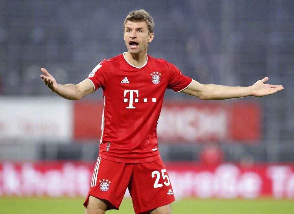 包含拜仁慕尼黑训练开放日；赛后单刀错失引欢呼；德国杯在即；控场能力受关注的词条