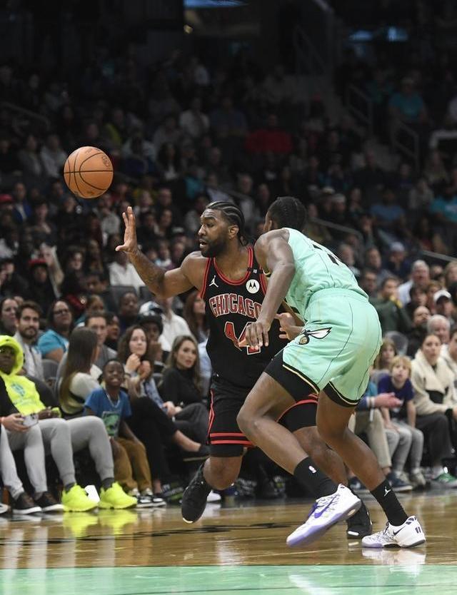 包含芝加哥公牛迎中超关键赛，国际比赛日战术微调，震撼外界，球探报告显示潜力的词条