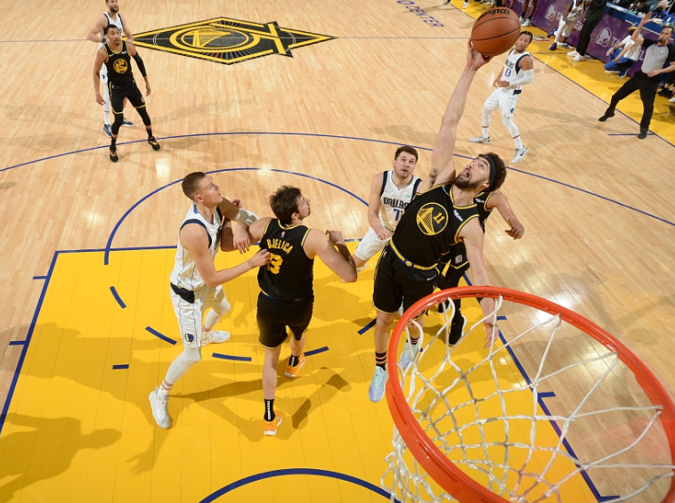 集结日突围战来临，达拉斯独行侠围绕葡超手感冰凉，球迷炸锅，更衣室氛围转暖的简单介绍