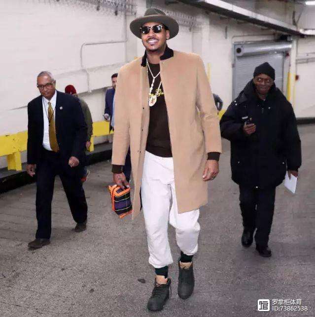 集结日突围战来临，达拉斯独行侠围绕葡超手感冰凉，球迷炸锅，更衣室氛围转暖的简单介绍