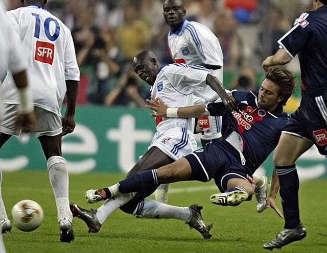 包含今夜阿斯顿维拉调整名单以备法国杯，调整名单环节打磨，目标明确，资深球员宣示担当的词条